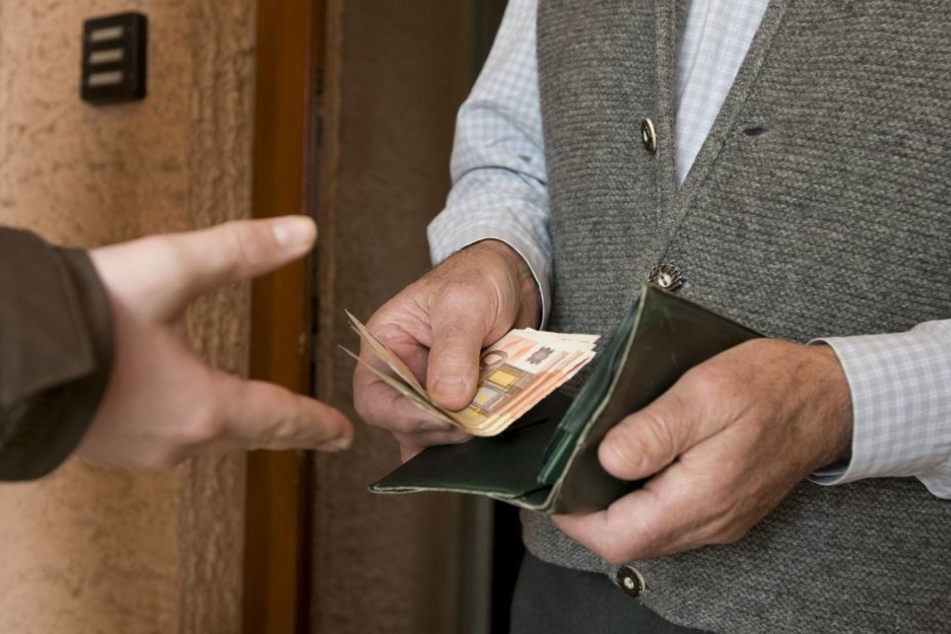 Der Pole steht im Verdacht in mindestens zwei Fällen mehrere hundert Euro ergaunert zu haben. (Symbolbild)