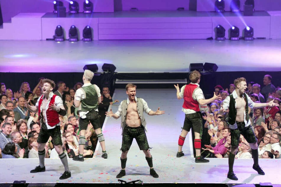 Auch in Lederhosen macht die Truppe eine gute Figur.
