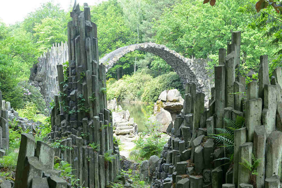 Die Brücke ist ein beliebtes Fotomotiv von Ausflüglern.