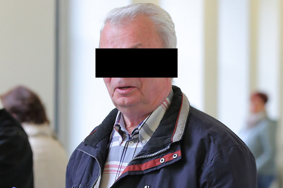 Seine Motive bleiben im Dunkeln: Dieter N. (76) weiß, was er gemacht hat,
aber nicht, warum.