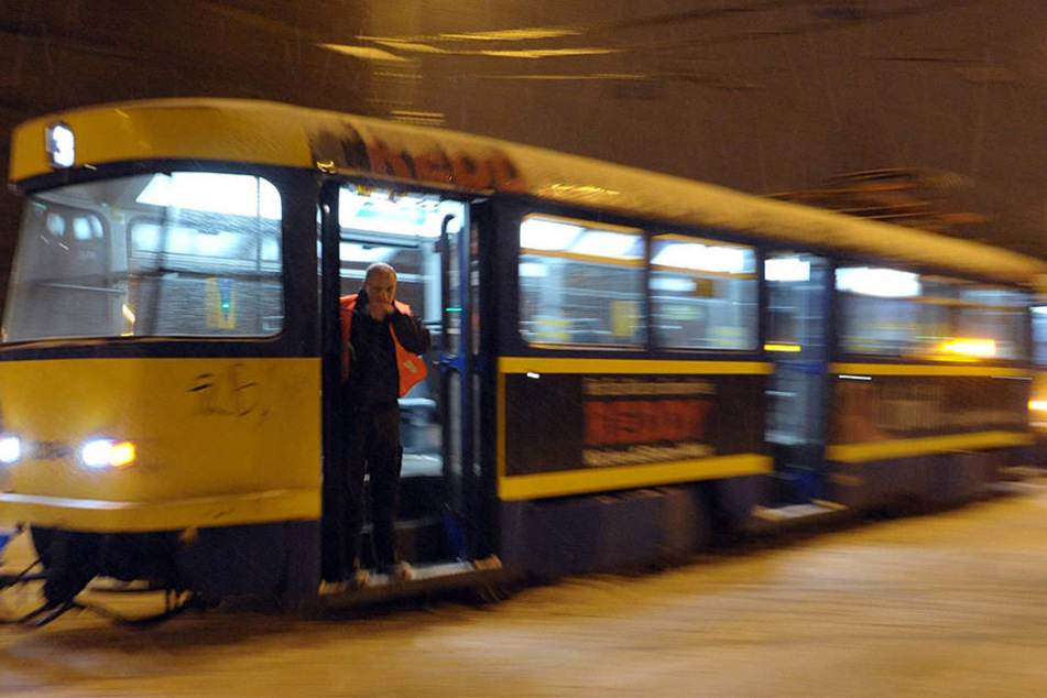 Noch immer sind in Leipzig über 100 Tatra-Straßenbahnen unterwegs. Bei Eis und Schnee funktionieren sie aber nicht besser als moderne Trams. (Archivbild)