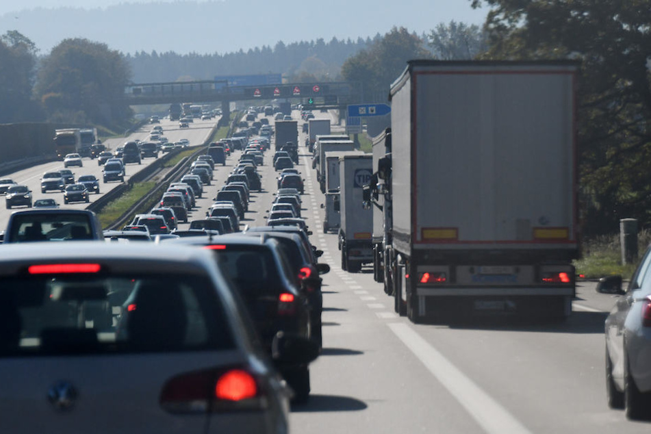 Der ADAC warnt vor verstopften Straßen in Berlin und Brandenburg. (Symbolbild)