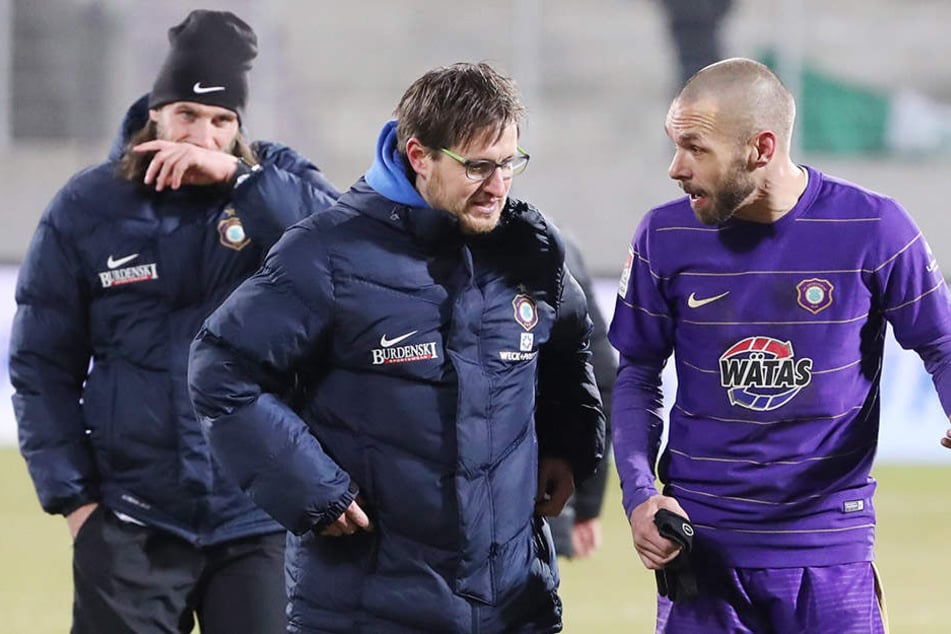 Routinier Christian Tiffert (r.) hat die Konditionsproblematik mit seinem Trainer Hannes Drews schon besprochen.