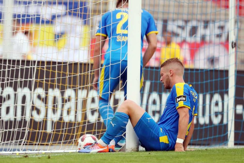 Brügmann (vorne) verlor kurz vor dem 0:2 den entscheidenden Ball.