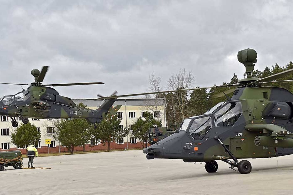 Die Kampfhubschrauber in der Oberlausitz. In einen "Tiger" (bis 290 Stundenkilometer) passen nur Schütze (sitzt vorne) und Pilot (sitzt dahinter).