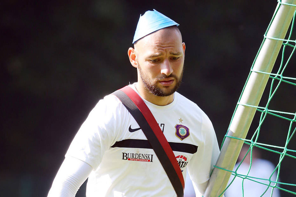 Er hat beim FCE den Hut auf, scheut sich aber auch nicht vorm Tore tragen: FCE Kapitän Philipp Riese.