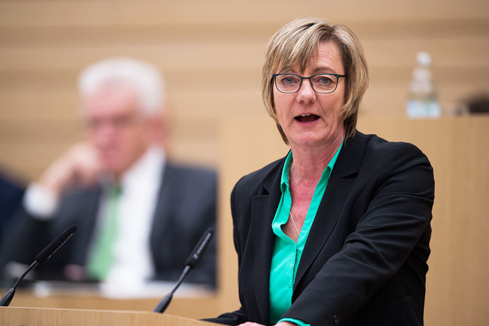 Finanzministerin Edith Spitzmann erwähnte, dass noch unklar ist, was dem frei werdenden Betrag von rund 300 Millionen Euro passieren soll.
