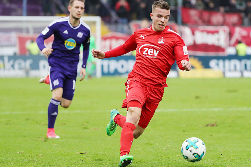 Erst sechs Saisoneinsätze hat Christian Mauersberger (vorn) auf seinem Konto. Der 21-Jährige hat zuletzt im Training mächtig auf die Tube gedrückt und hofft künftig auf mehr Spielzeit. Vielleicht darf "Mau" ja schon am Sonnabend bei der Partie in Lotte ra
