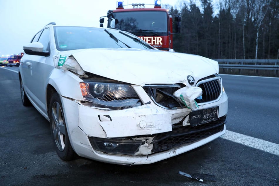 Der Fahrer des Skoda wurde bei dem Unfall verletzt.