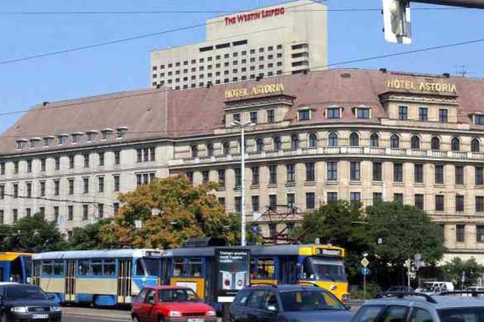 Das "Astoria" befindet sich westlich des Hauptbahnhofs am Innenstadtring in Top-Lage. Unfassbar, dass dieser Prunkbau über 20 Jahre leer stand.