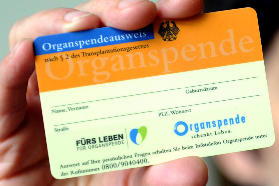 Nur ein Drittel der Deutschen besitzt einen Organspende-Ausweis. (Symbolbild)