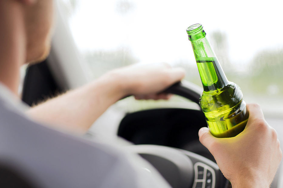 Jugendliches Imponiergehabe? Ein 17-Jähriger stieg nachts betrunken ins Auto und machte eine Spritztour. (Symbolbild)