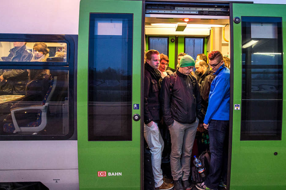 Durch die deutliche Preiserhöhung sind die Busse und Bahnen demnächst vielleicht nicht mehr so voll.