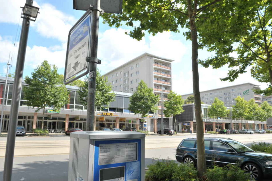 Parkscheinautomat in der Straße der Nationen: 4500 Euro würde die Brötchentasten-Umrüstung aller Automaten kosten.