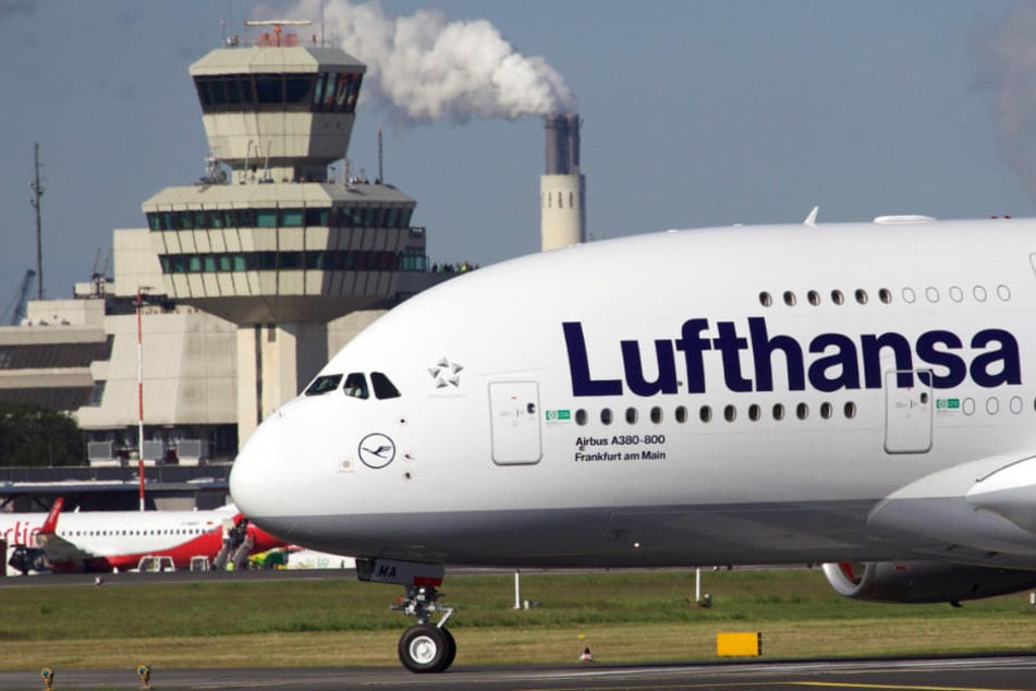 Ein Airbus der Fluggesellschaft Lufthansa musste am Flughafen Tegel notlanden. (Symbolbild)