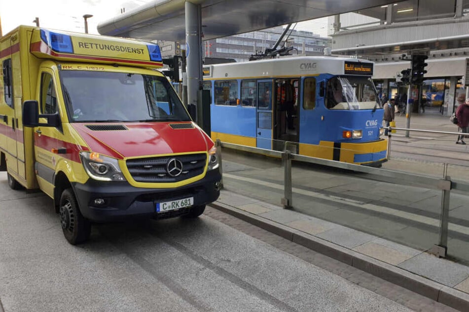 Bei einem Straßenbahnunfall an der Zentralhaltestelle soll eine Frau verletzt worden sein.