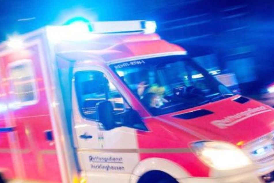 Rettungskräfte versuchten noch, den Mann zu retten. Doch alle Wiederbelebungsmaßnahmen blieben erfolglos.