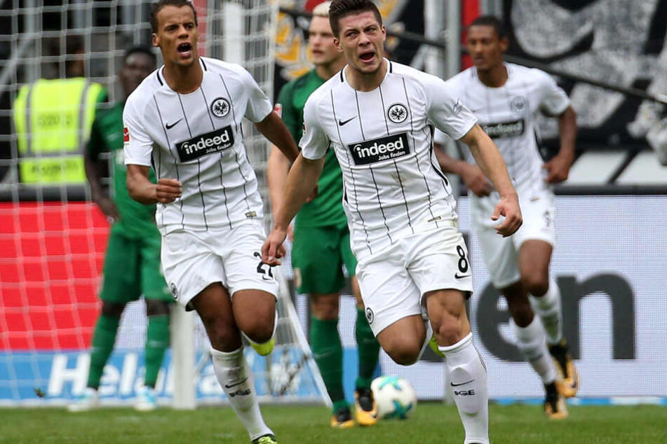 Trifft gerne nach Einwechslung: Luka Jovic. (re.)