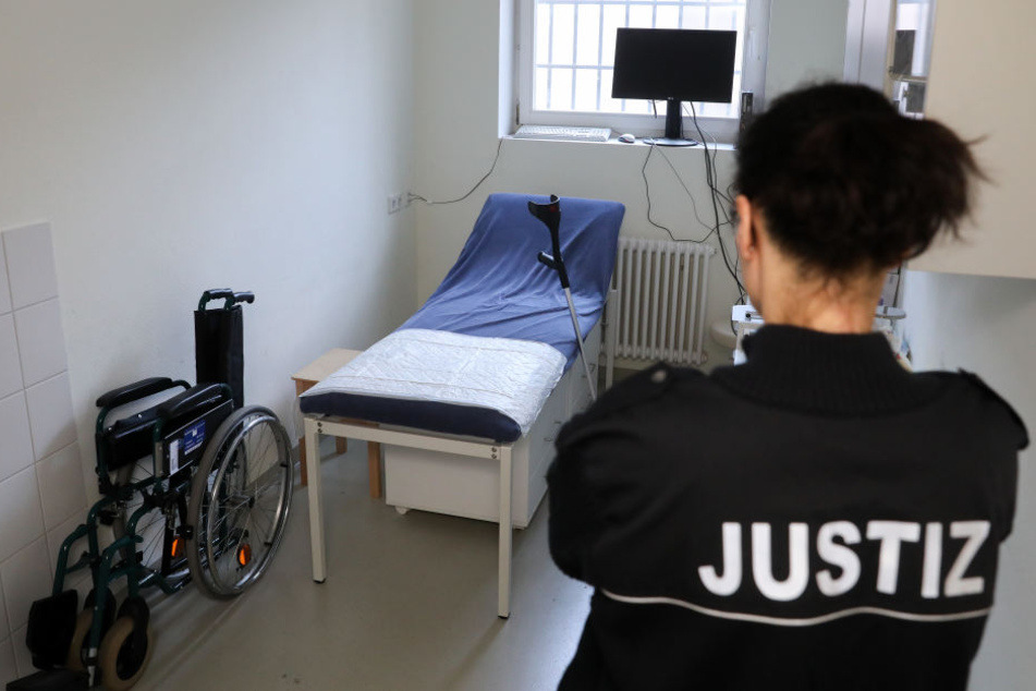 Der 71-Jährige befindet sich derweil in Untertsuchungshaft. (Symbolbild)