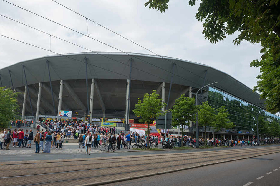 Vor dem DDV-Stadion soll zukünftig Alkohol verkauft werden dürfen.