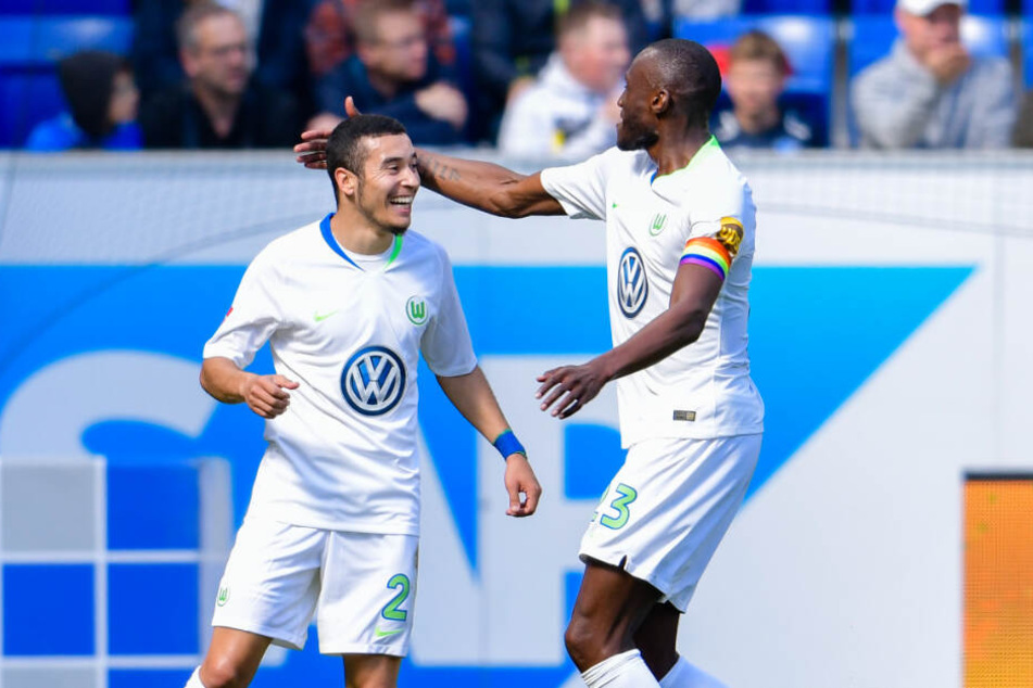 Wolfsburgs William (links im Bild) glich in der 41. Minute mit einem herrlichen Schlenzer zum 1:1 aus.