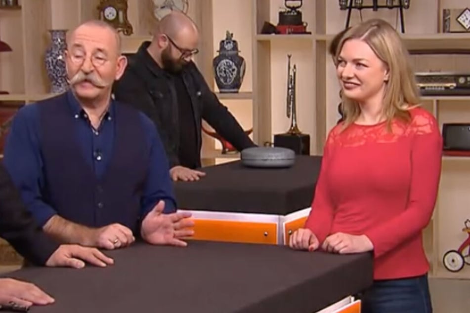 Victoria stellte bei "Bares für Rares" einen Musikspielautomaten vor.