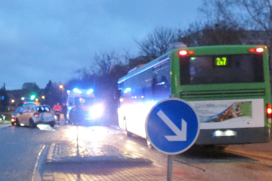 In Harzgerode (Sachsen-Anhalt) ist es am Dienstagmorgen zu einem schweren Schulbuss-Unfall gekommen.