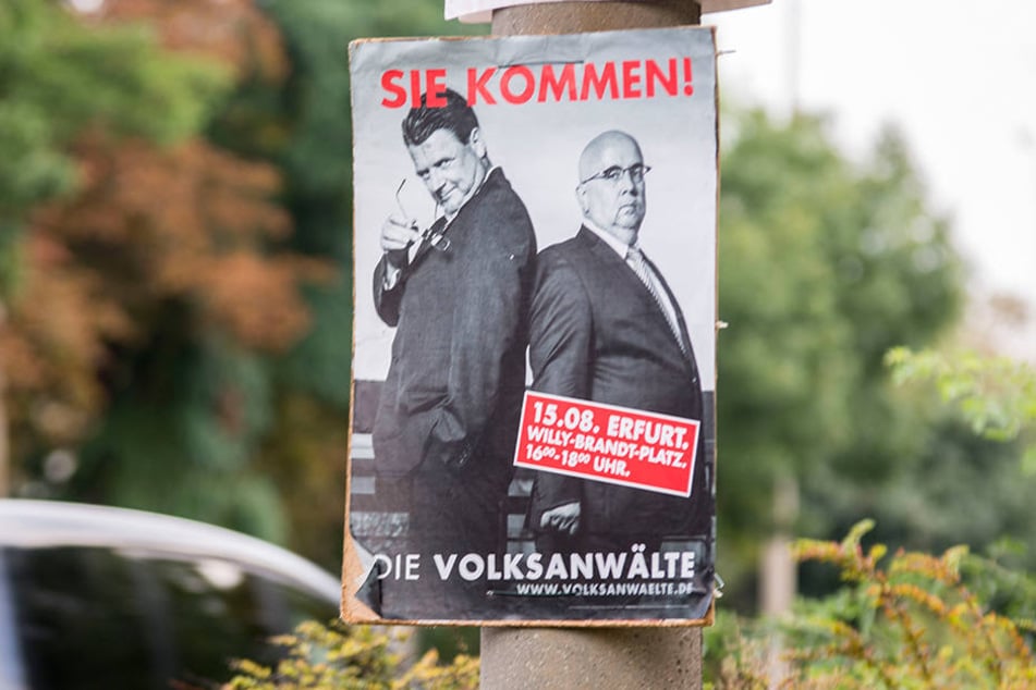 Mit diesen Plakaten sollen sich die Spitzenkandidaten strafbar gemacht haben.