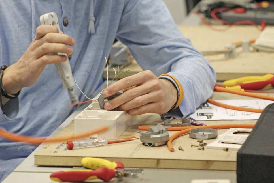 Als Auszubildender zum Elektrotechnischen Assistenten löst Du spannende Entwicklungsaufgaben.