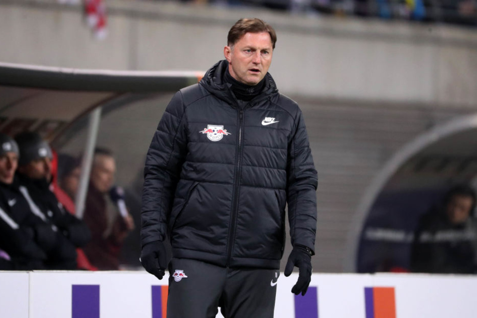 Gespannt schauen die Roten Bullen am Freitagmittag nach Nyon (Schweiz). Die Auslosung zum Europa-League-Achtelfinale verfolgen die Akteure im Trainingszentrum am Cottaweg.