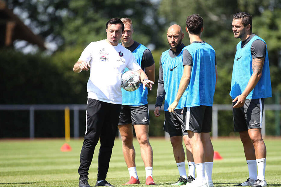 Mit seinen Mannen hat FCE-Trainer Daniel Meyer (l.) gut gearbeitet. Die ersten Früchte will er in Fürth ernten.