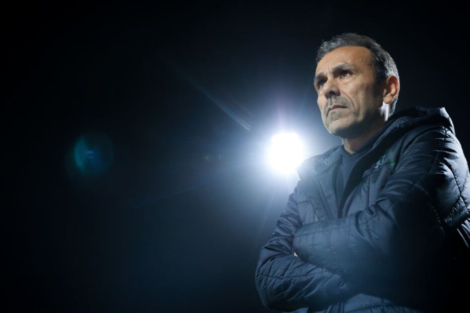 St.-Pauli-Trainer Jos Luhukay geht das Duell gegen Dynamo Dresden mit Ruhe an.