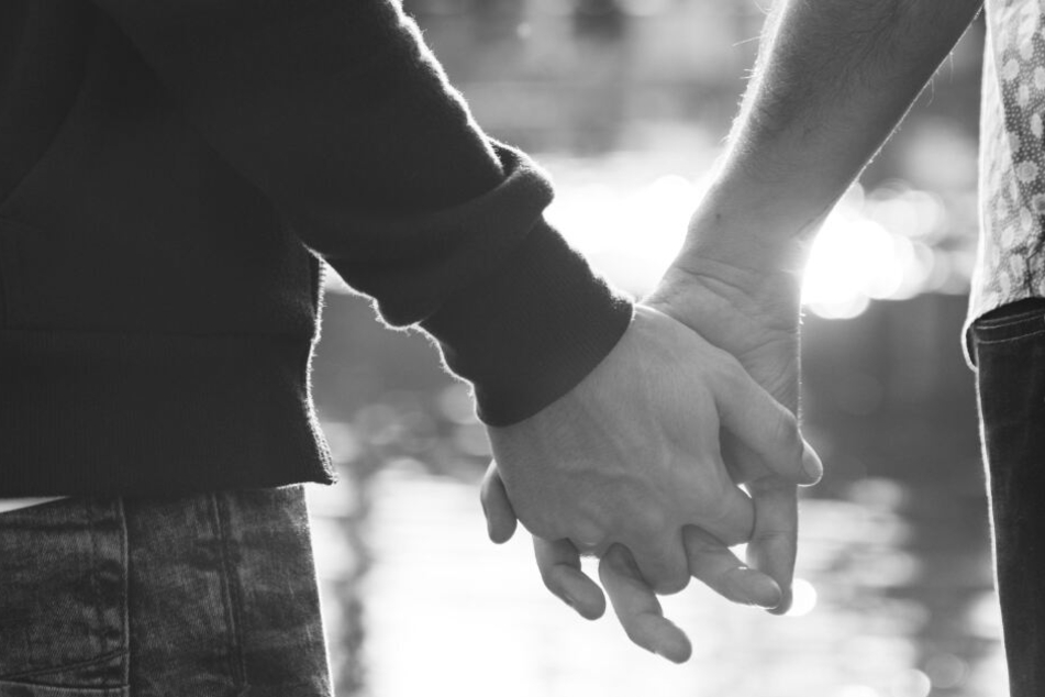 Ein homosexuelles Pärchen wurde an einer Würstchenbude angegriffen. (Symbolbild)