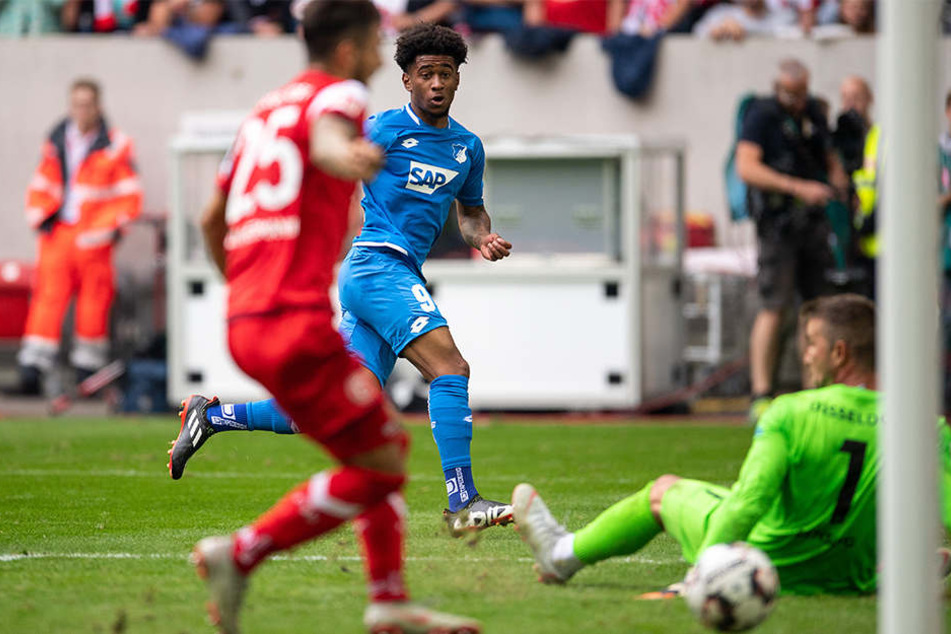 Der zwischenzeitliche Ausgleichstreffer von TSG-Neuzugang Reiss Nelson (Mitte) sorgte nur kurz für Freude.