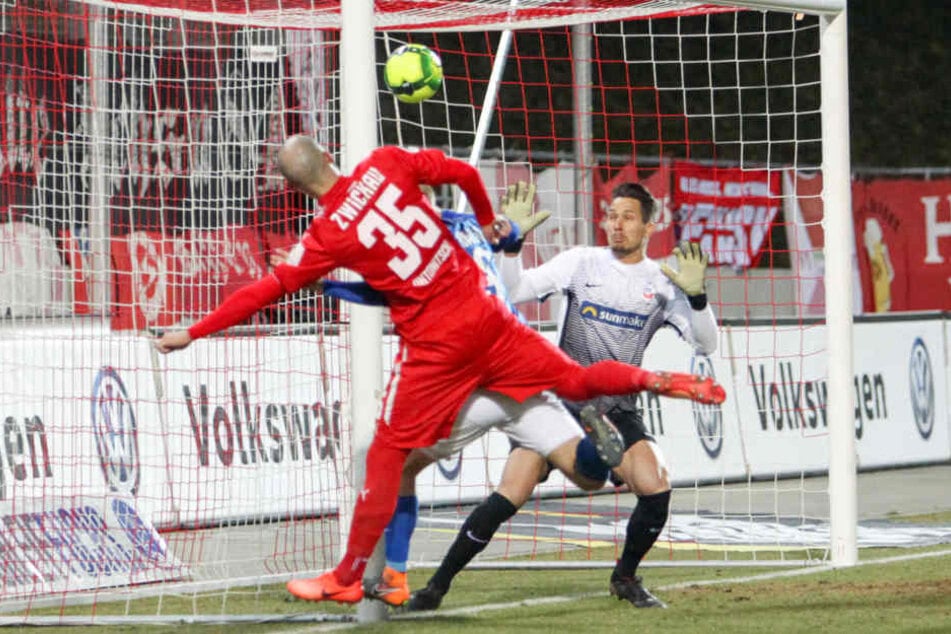 Tor für Zwickau, Nico Antonitsch trifft zum 1:0.