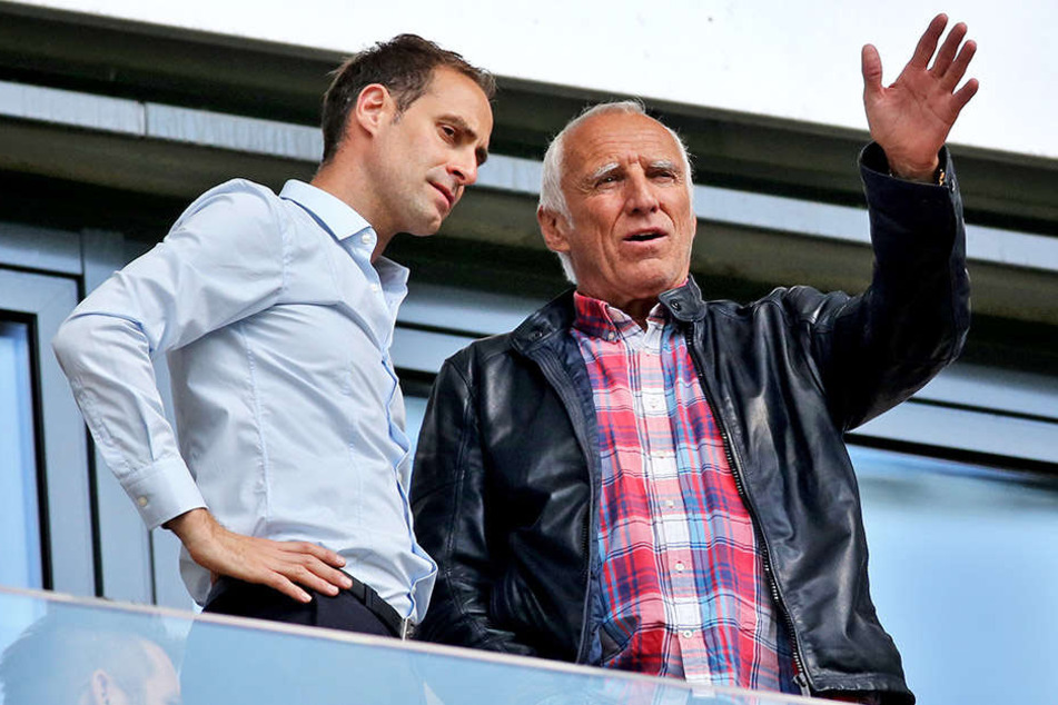 RB-Leipzig-Chef Oliver Mintzlaff (links) zusammen mit Red-Bull-Boss Dietrich Mateschitz (rechts). Der Getränkehersteller ist mit 99 Prozent an der RasenBallsport Leipzig GmbH beteiligt.