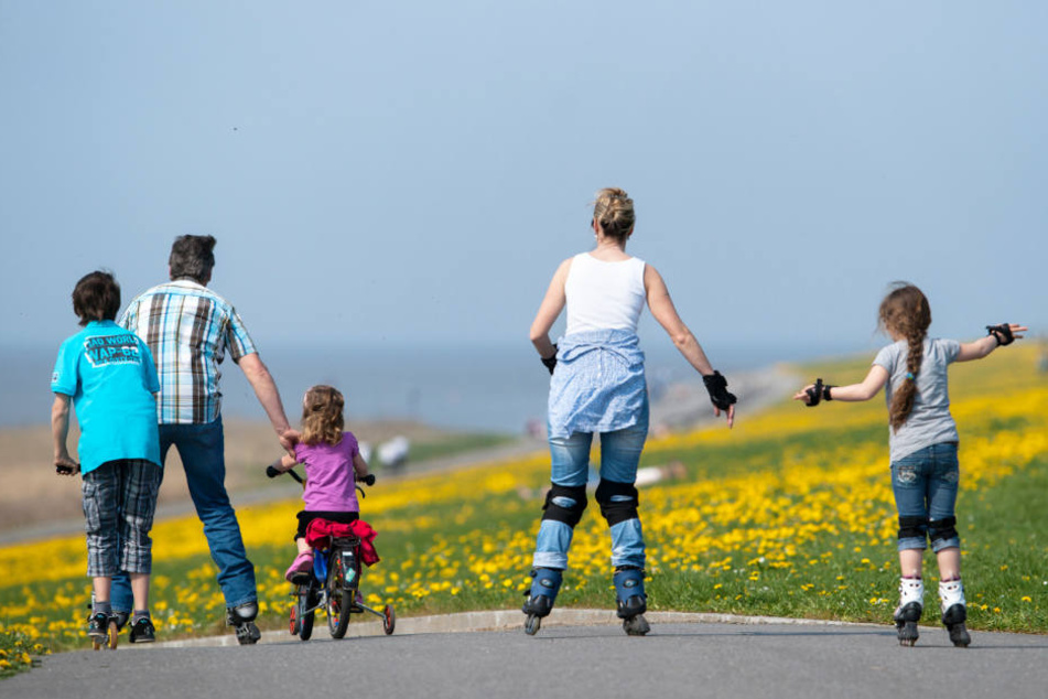 Raus an die frische Luft und bewegen! Das würde vielen Familien im Norden sehr gut tun (Archivbild).