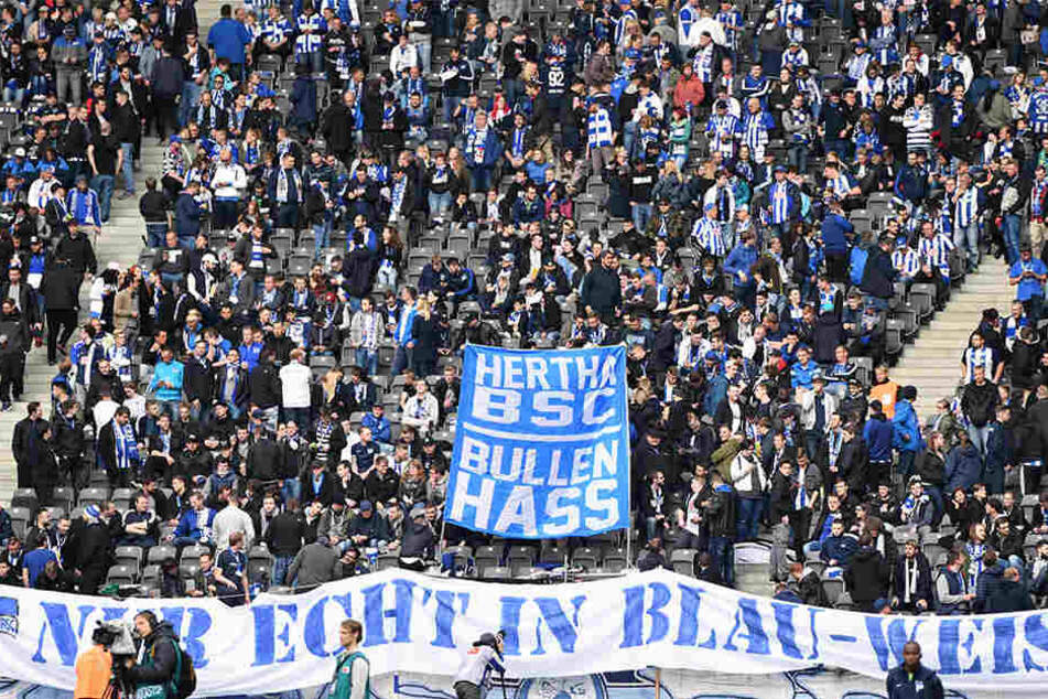 Dieses Plakat bekamen die Gäste aus Leipzig vor dem Spiel gegen Hertha BSC zu sehen.