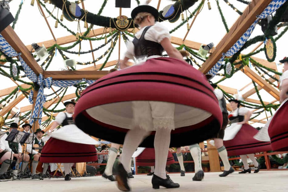 Nicht nur in der bayerischen Tracht liebt viel Tradition, sondern auch in der Sprache. (Symbolbild)