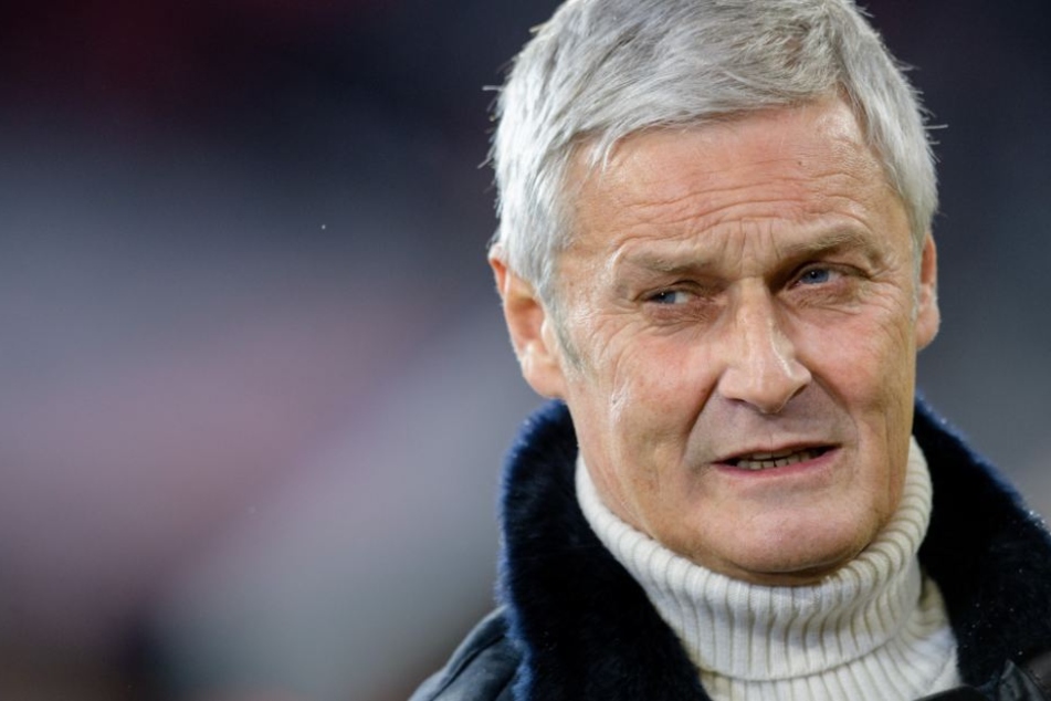 Die Nationalspieler in die 2. Liga mitzunehmen, sei zwar außergewöhnlich. Aber der FC sei eben ein außergewöhnlicher Verein.