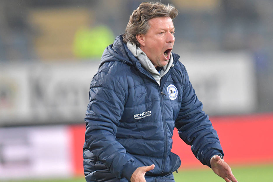 Die Spieler von Jeff Saibene (49) können sich zum Trainingsauftakt gewiss noch einmal was anhören.