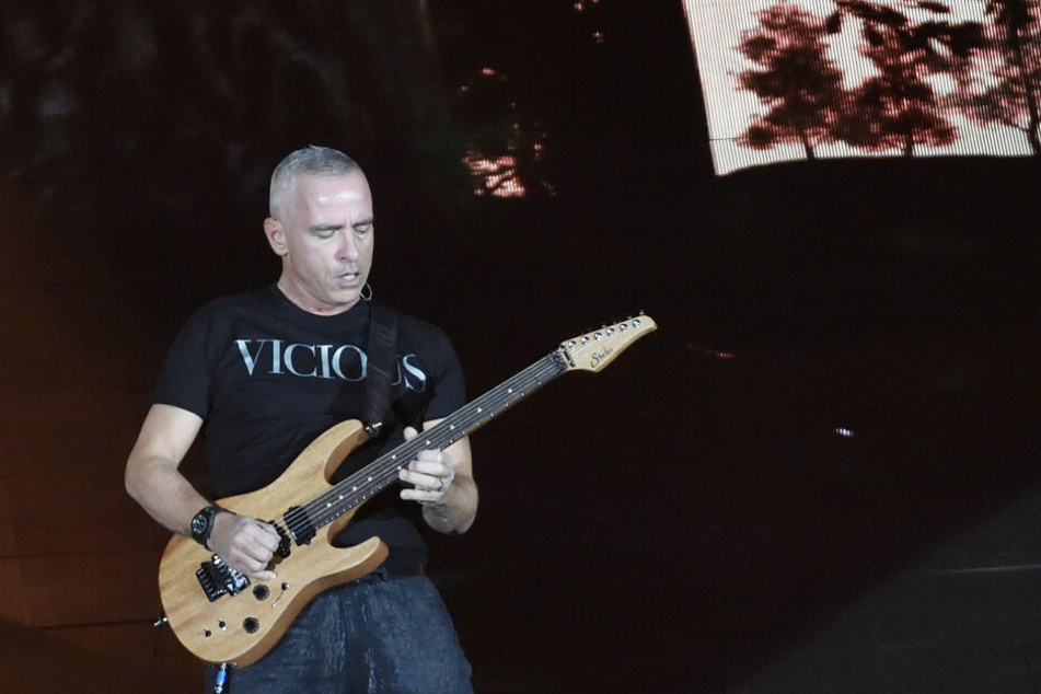 Der Sänger Eros Ramazzotti steht beim Start seiner Deutschland-Tour auf der Bühne der Olympiahalle