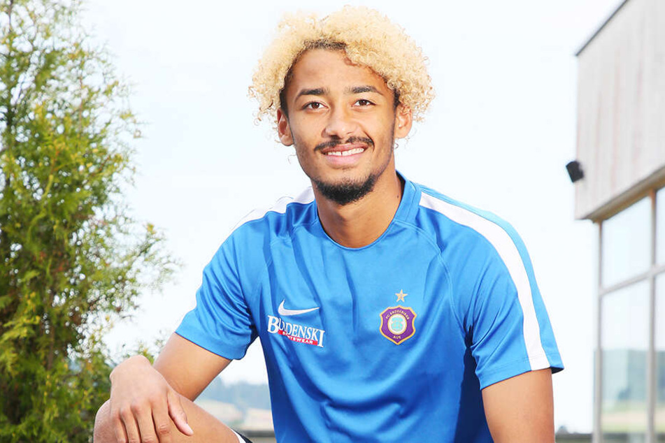Emmanuel "Emma" Iyoha, hier im Trainingscamp in Bad Leonfelden noch mit blonder Haarpracht, hat beim FCE Aue eine tolle Entwicklung genommen. Deshalb will Bundesligist Fortuna Düsseldorf den ausgeliehenen Angreifer nun wohl zurückholen ...