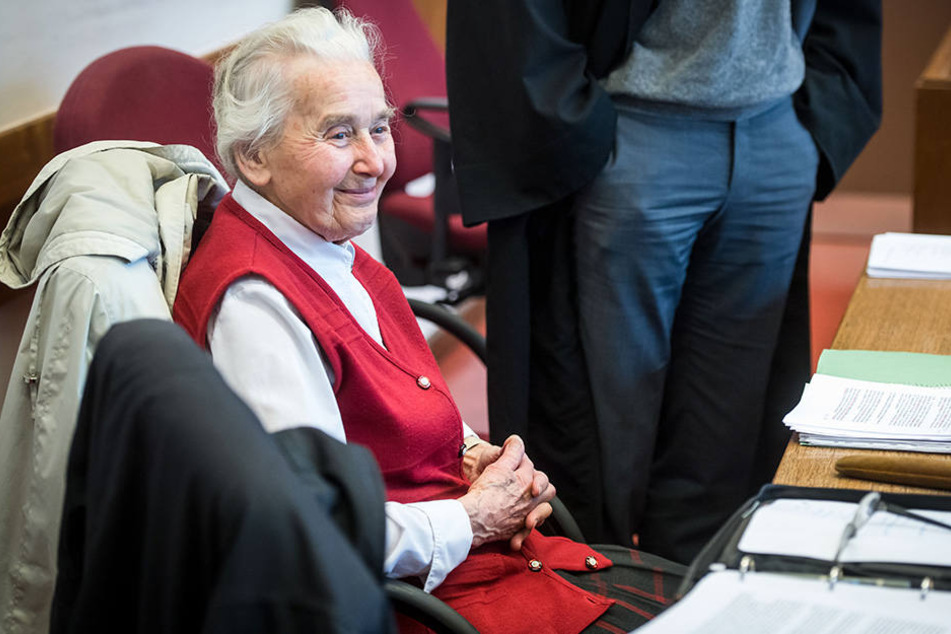 Die notorische Holocaust-Leugnerin Ursula Haverbeck (89) bleibt weiter auf freiem Fuß.