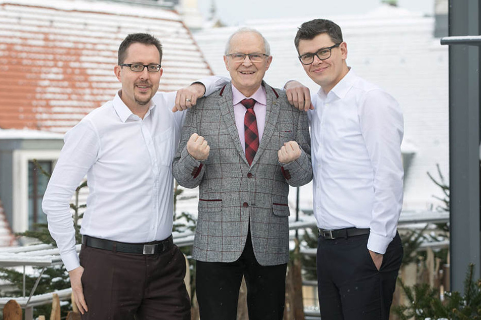 Sebastian Brandt (40, l.) und Ronny Leszkiewicz (38, r.) leiten die
Genossenschaft. Mitgründer damals war Christian Rietschel
(68, m.).