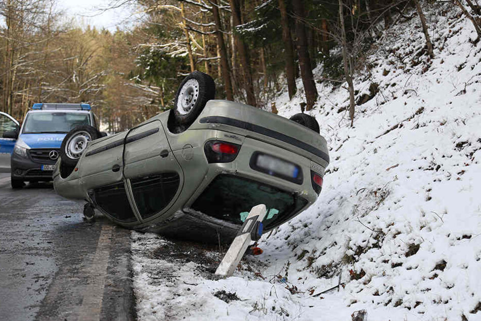 Auf der B173 kam ein älteres Ehepaar mit ihrem Renault ins Schleudern.