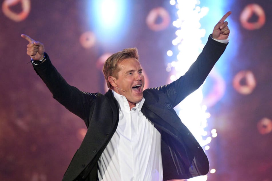 Dieter Bohlen feiert sich bei einem Auftritt.