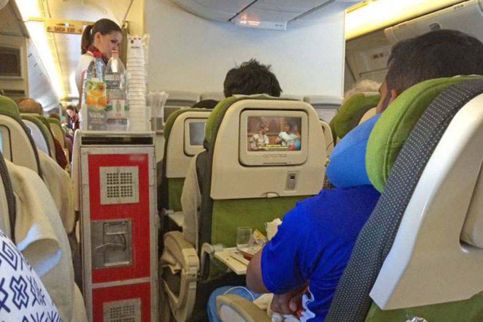 Mitten im "normalen" Passagierbereich flog eine Leiche mit.