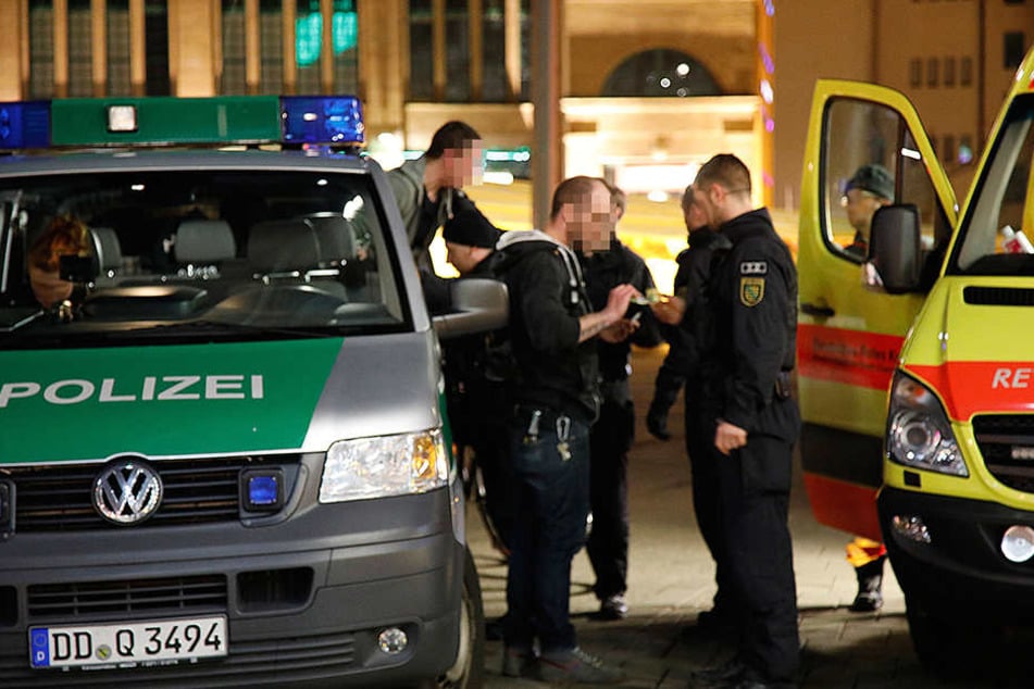 Die Polizei war mit einem Großaufgebot an der Zentralhaltestelle vor Ort.