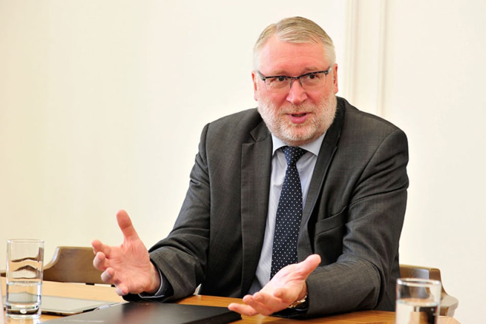 Landrat Matthias Damm (62,
CDU).